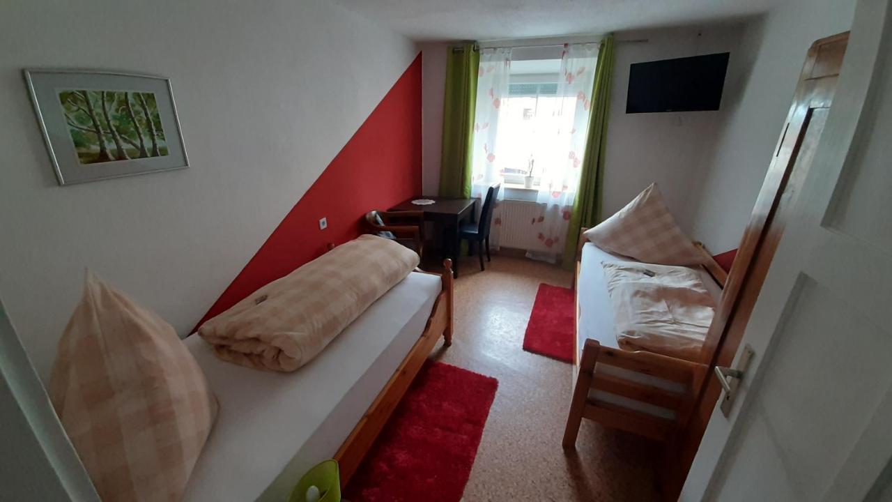Apartmenthaus "Zum Birnbaum" Rosstal Екстер'єр фото